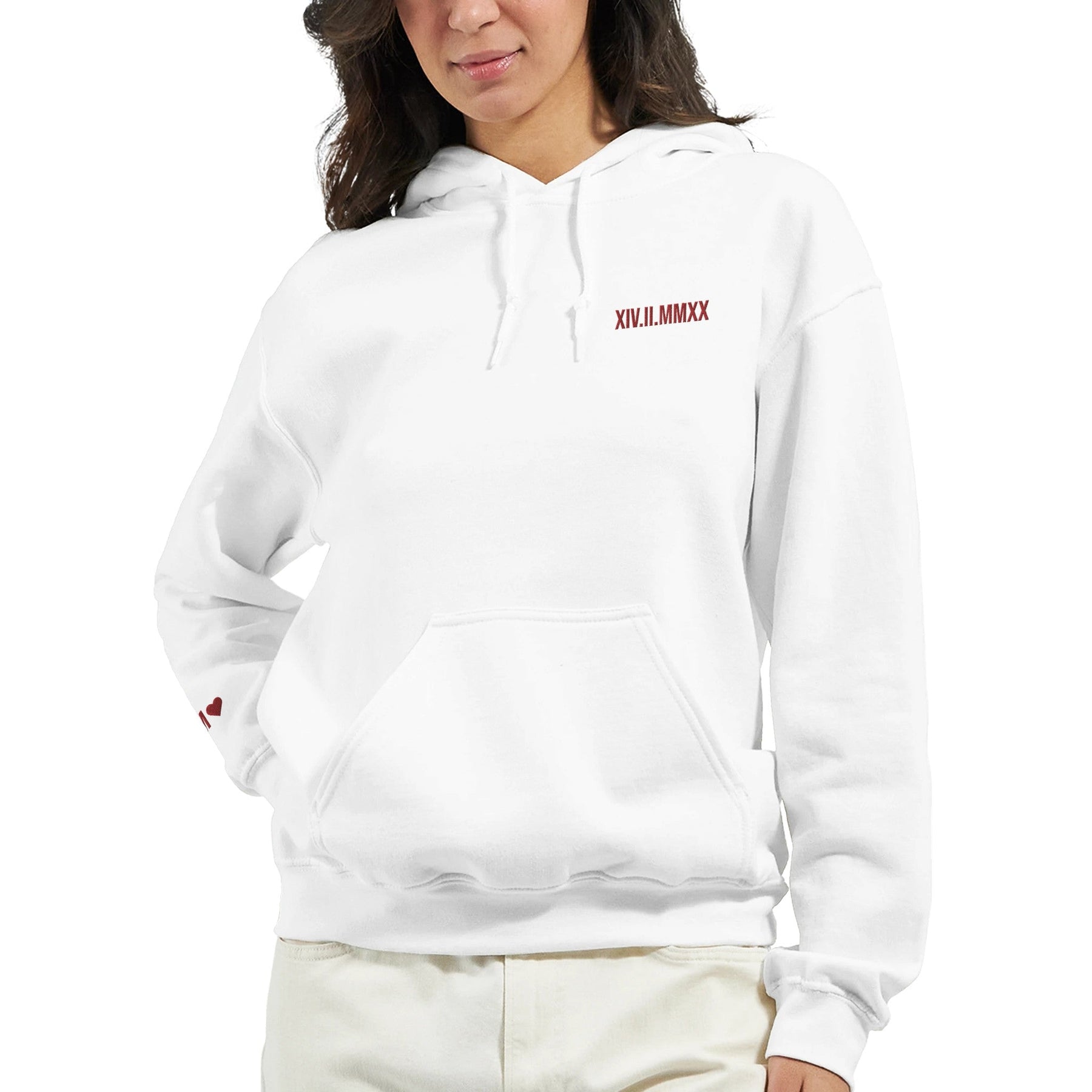Sweat à capuche avec date romaine brodée
