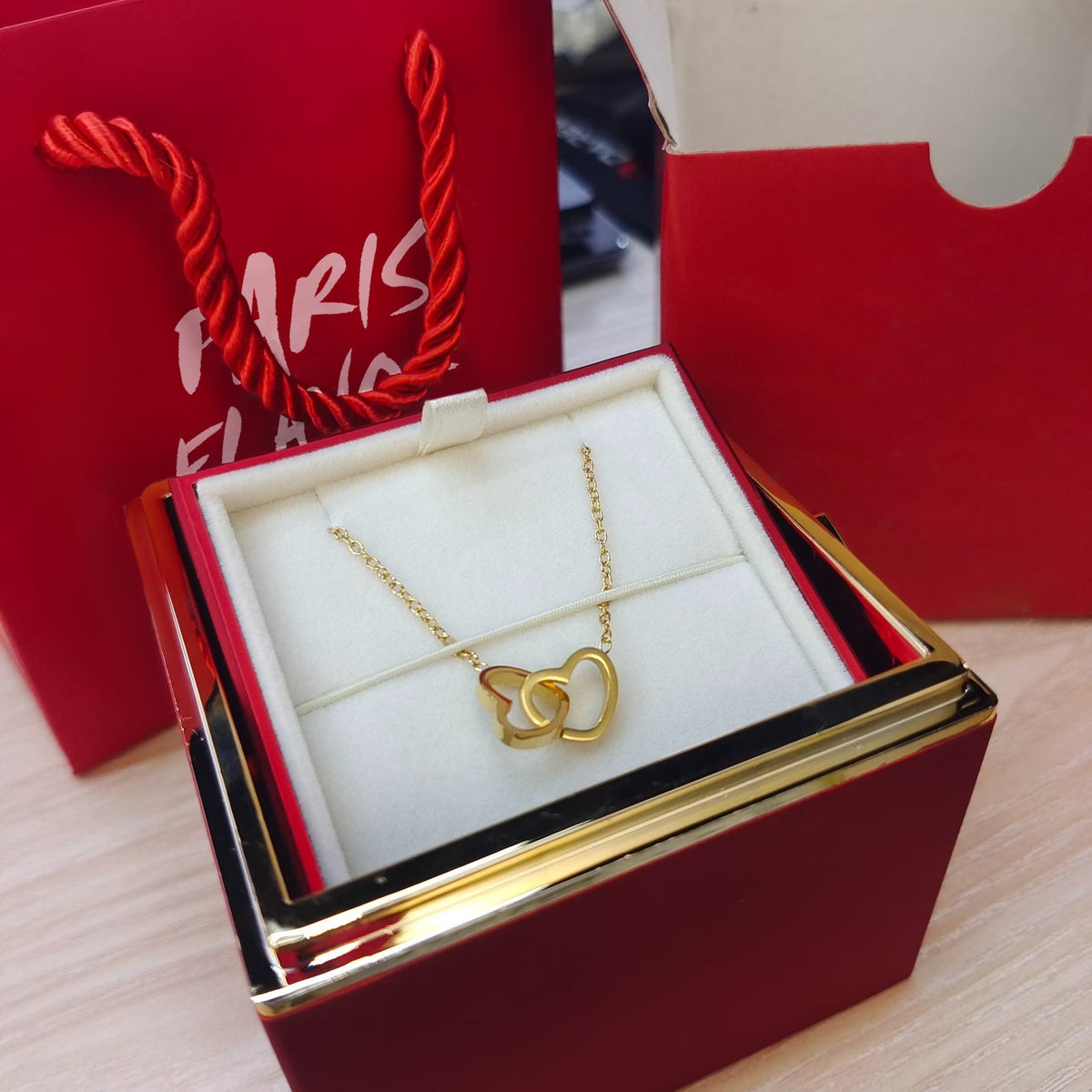 Coffret Rose Éternelle - Avec Collier Gravé & Rose